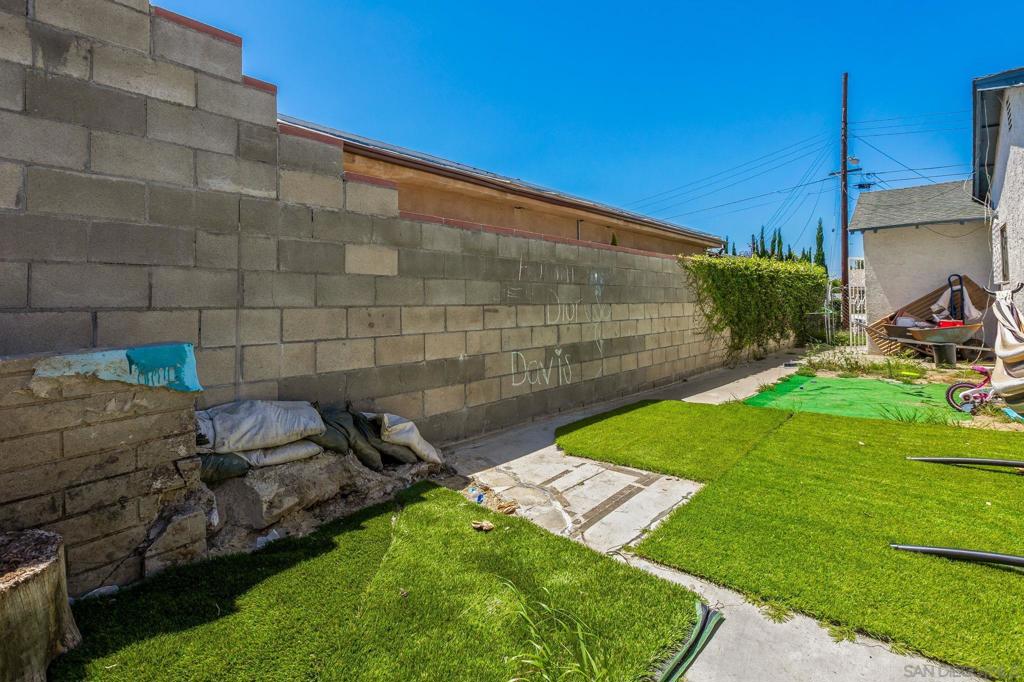 https://media.crmls.org/mediaz/73ad833f-04df-4d56-8bba-c19d35ef59e8.jpg?preset=X-Large