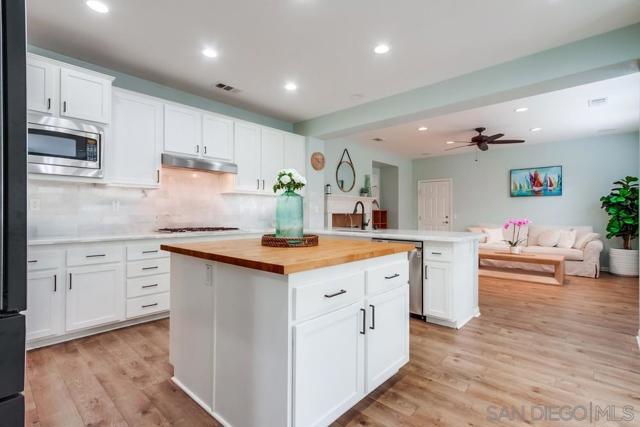 15655 Paseo Montenero, San Diego CA: https://media.crmls.org/mediaz/73ada39a-1eca-4411-a8d2-d1b167e7d5ee.jpg