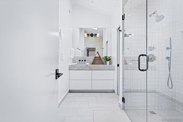 5745 Soledad Mountain Road, La Jolla CA: https://media.crmls.org/mediaz/73adaaaf-c503-4988-80eb-59216658931f.jpg