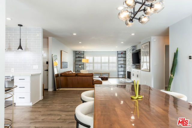 11828 Goshen Avenue, Los Angeles CA: https://media.crmls.org/mediaz/73ae8fc5-b3e0-425b-a432-0274a7b9744e.jpg