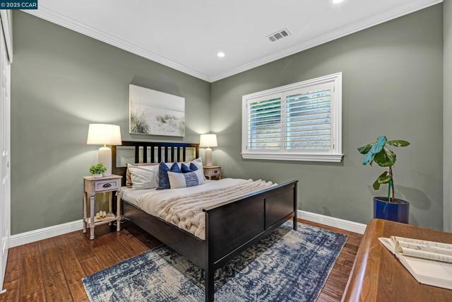 100 Bedford Ct, Danville CA: https://media.crmls.org/mediaz/73ae94a1-7885-4755-ba3a-5706a88e3abc.jpg