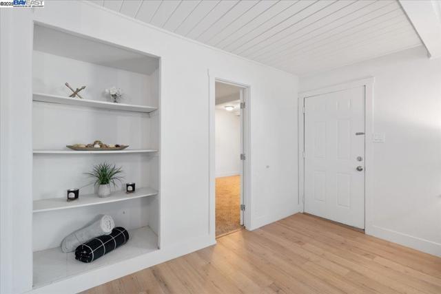 2082 Overhill Rd, Concord CA: https://media.crmls.org/mediaz/73aef69b-b9d5-4179-acee-46614218683d.jpg