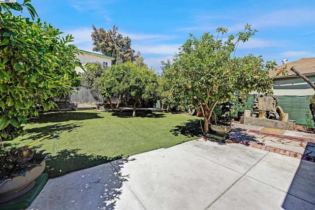 2309 High St, Oakland CA: https://media.crmls.org/mediaz/73af6dd8-7dfd-4b5b-8b67-0fb59b9cd8fa.jpg