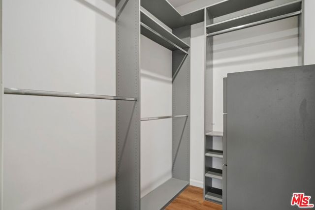 11938 Courtleigh Drive, Los Angeles CA: https://media.crmls.org/mediaz/73afb248-5c87-42c1-9d03-245275624e95.jpg