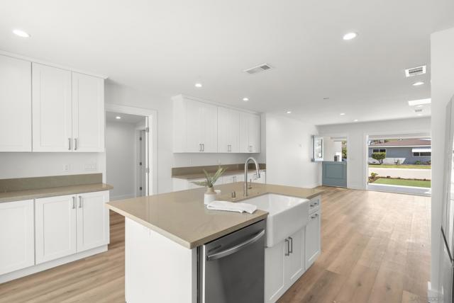 291 Ebony Avenue, Imperial Beach CA: https://media.crmls.org/mediaz/73afd3fd-a5a5-4fbb-a6ad-2f9bf88ec4a6.jpg