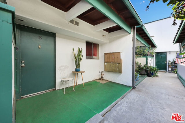 500 S 6th Street, Montebello CA: https://media.crmls.org/mediaz/73b010aa-cd0c-43d9-9fcb-181718a32a3e.jpg