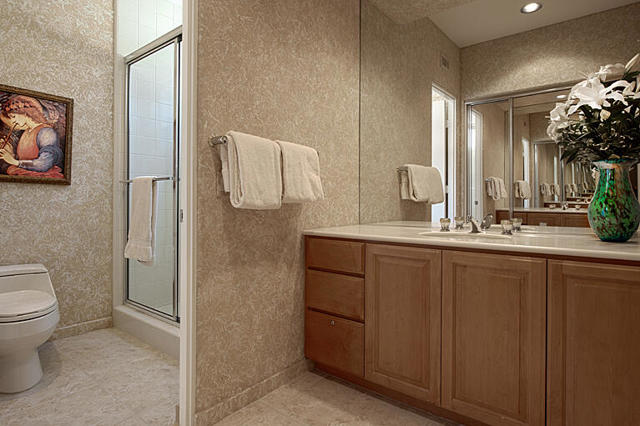 379 Tomahawk Drive, Palm Desert CA: https://media.crmls.org/mediaz/73b0cf96-c101-4541-9e3e-076c91d7c3ab.jpg