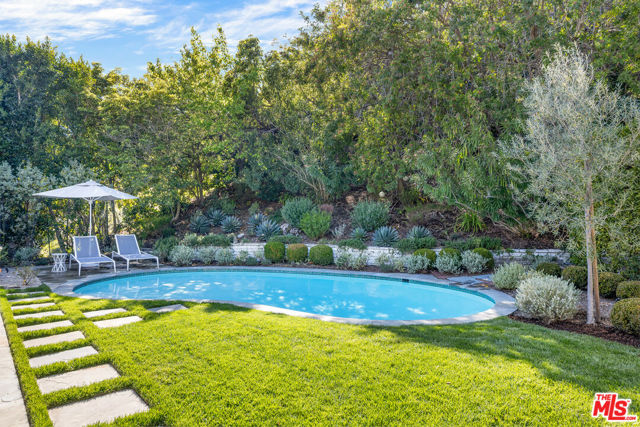 1801 San Ysidro Drive, Beverly Hills CA: https://media.crmls.org/mediaz/73b0f09f-a1d1-460e-a012-52f173c6ebba.jpg
