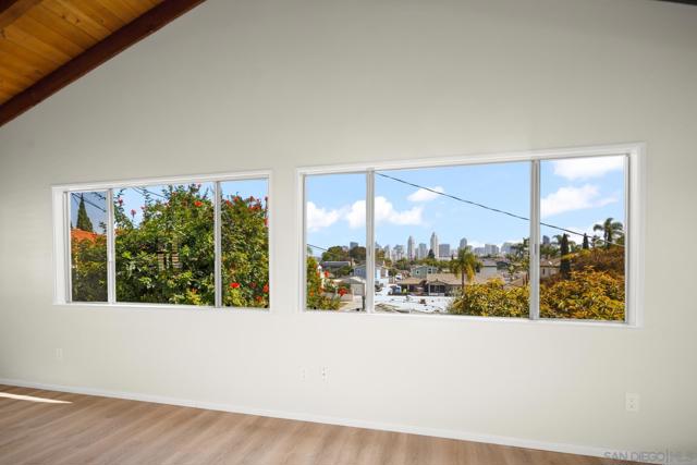 324 D Ave, Coronado CA: https://media.crmls.org/mediaz/73b11f79-ec65-4cb6-a194-e054a1e913bc.jpg