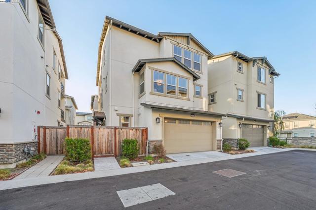 37898 Seafarer Road, Newark CA: https://media.crmls.org/mediaz/73b12bb9-cc18-481c-b413-a14b5687b3a2.jpg