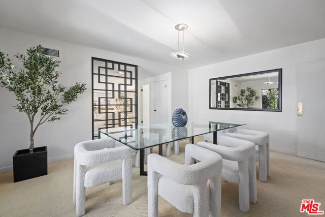 515 Warner Avenue, Los Angeles CA: https://media.crmls.org/mediaz/73b158d4-858f-4ce7-ab40-11c356428ef1.jpg