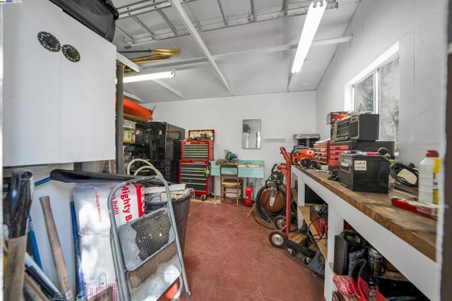 13567 Raccoon Mountain Rd, Grass Valley CA: https://media.crmls.org/mediaz/73b21084-3caf-4014-a415-8ecd53302a0c.jpg