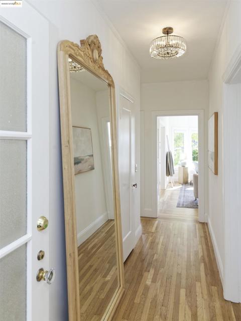 3945 Randolph Ave, Oakland CA: https://media.crmls.org/mediaz/73b2456c-3398-4e63-a41f-b034bcac60be.jpg