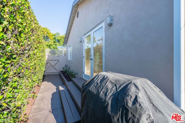 2537 Barry Avenue, Los Angeles, California 90064, 4 Bedrooms Bedrooms, ,3 BathroomsBathrooms,Single Family Residence,For Sale,Barry,24401329