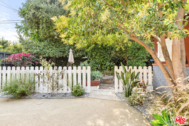 4171 Kraft Avenue, Studio City CA: https://media.crmls.org/mediaz/73b264a5-4cc0-41a9-ba6c-43afdd6f1847.jpg