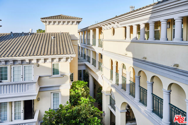 7101 Playa Vista Drive, Playa Vista CA: https://media.crmls.org/mediaz/73b2b890-c8cb-44fb-ad94-c5f32e2ff3a5.jpg