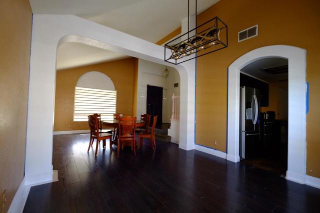 1831 Oakley Court, Stockton CA: https://media.crmls.org/mediaz/73b35626-ca8e-4bea-8146-ff190e93d530.jpg
