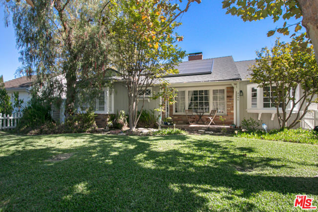 4546 Allott Avenue, Sherman Oaks CA: https://media.crmls.org/mediaz/73b3cce1-f037-4c8a-a9a9-7bdbdacd9760.jpg