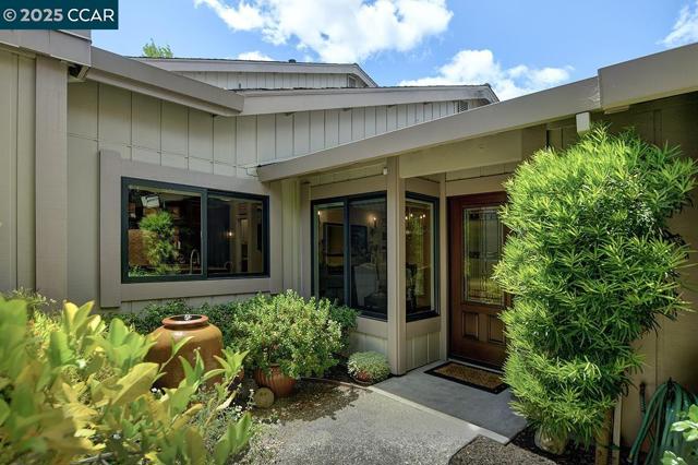 633 Terra California Dr, Walnut Creek CA: https://media.crmls.org/mediaz/73b4801d-8fc8-43fa-881b-f50f879406bd.jpg