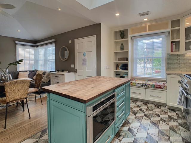 817 819 San Luis Rey Pl, San Diego CA: https://media.crmls.org/mediaz/73b4f155-c88d-4ae5-a5f3-a4753bc6b9cd.jpg