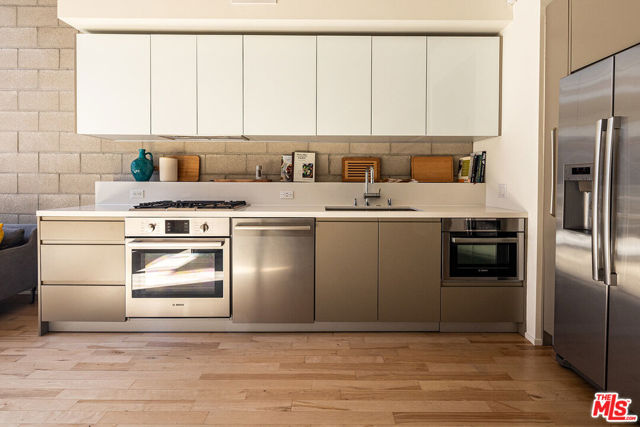 Image 2 of 15 For 3450 Cahuenga Boulevard 405