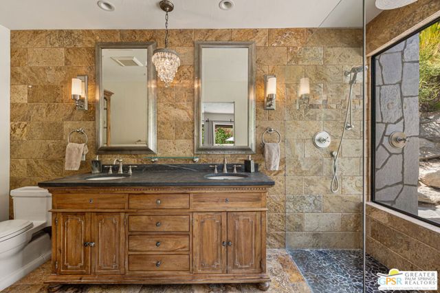 370 W Crestview Drive, Palm Springs, CA 92264