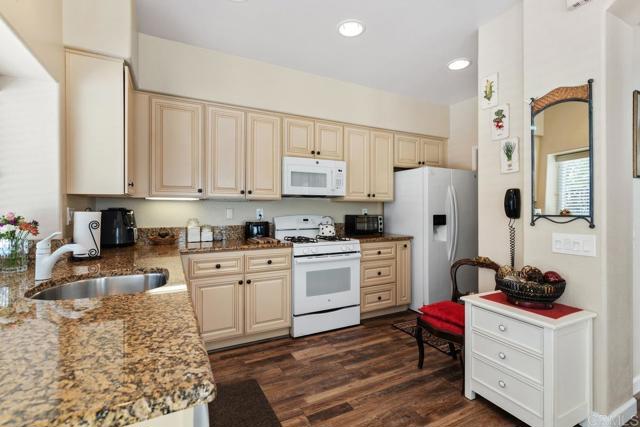 4964 Poseidon Way, Oceanside CA: https://media.crmls.org/mediaz/73b69f84-5702-4e90-8b6c-3dca88836b59.jpg