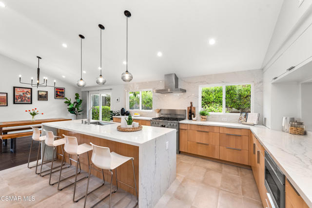 1046 Brookview Avenue, Westlake Village CA: https://media.crmls.org/mediaz/73b6cc82-4f98-46cb-8ee7-000cdf79bb75.jpg