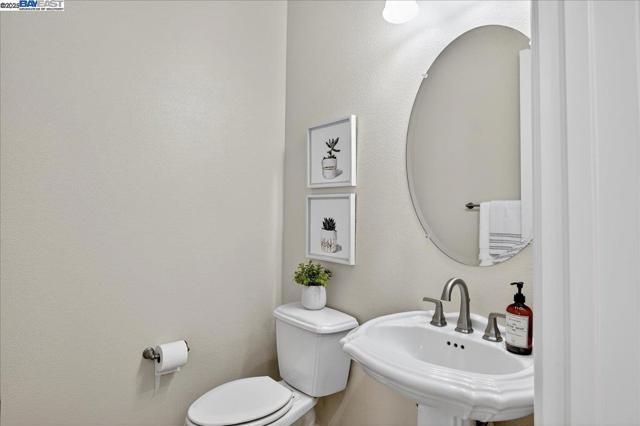 7829 Ridgeline Place, Dublin CA: https://media.crmls.org/mediaz/73b7ac4a-9686-40bf-8eb6-ef11124de8e6.jpg