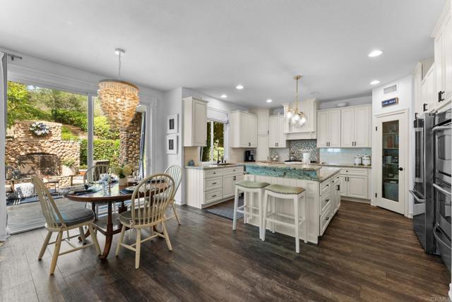 5158 Steinbeck Ct, Carlsbad CA: https://media.crmls.org/mediaz/73b7bab6-6904-44fa-b545-13c974de83a2.jpg