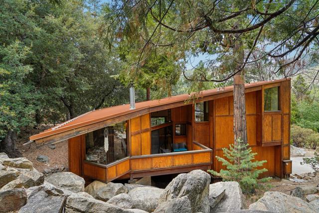 55491 Howland, Idyllwild CA: https://media.crmls.org/mediaz/73b7d896-199b-4466-a16d-b59bbd7cd149.jpg