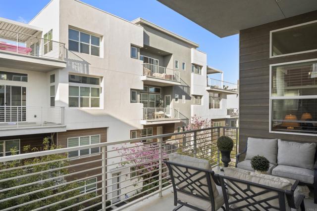 Detail Gallery Image 18 of 50 For 2049 Bravo Loop #6,  Chula Vista,  CA 91915 - 3 Beds | 3 Baths