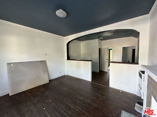 1117 N Alexandria Avenue, Los Angeles CA: https://media.crmls.org/mediaz/73b7e9f2-2737-4117-866c-bc51112ee17b.jpg