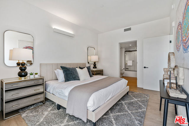 10700 Tabor Street, Los Angeles CA: https://media.crmls.org/mediaz/73b81afe-2d8b-49e8-a665-e1f4b76f2e87.jpg