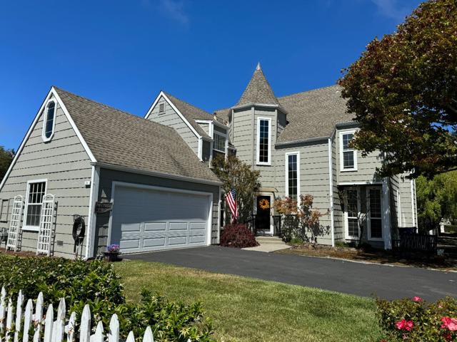 21 Pinehurst Lane, Half Moon Bay CA: https://media.crmls.org/mediaz/73b863b0-c791-4d4b-8f1b-3cfa630de770.jpg