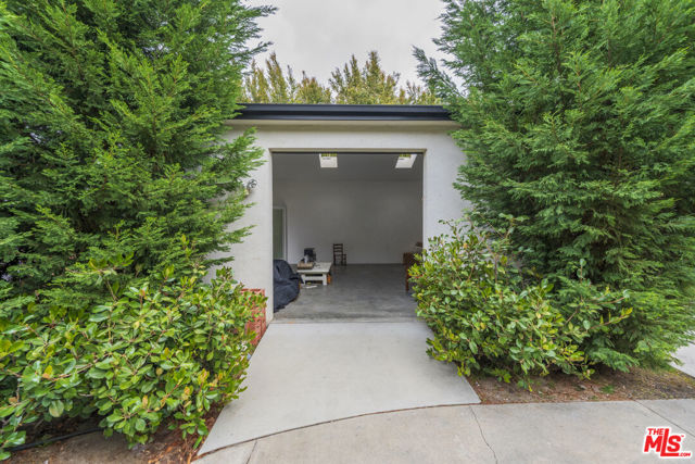 3916 Hepburn Avenue, Los Angeles CA: https://media.crmls.org/mediaz/73b86f7e-ff72-4701-ac1f-a849c122daf2.jpg