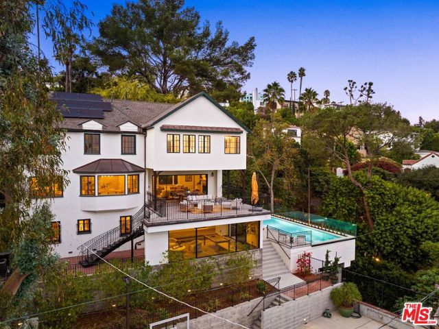 4818 Bonvue Avenue, Los Angeles CA: https://media.crmls.org/mediaz/73b8a4bf-1960-4450-80d3-e2a0f7dbf95c.jpg