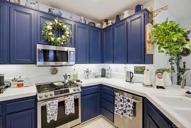 Detail Gallery Image 16 of 36 For 6133 Verda Ln, San Diego,  CA 92130 - 2 Beds | 2/1 Baths