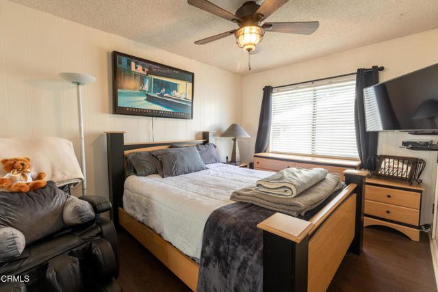 2491 Apple Lane, Oxnard CA: https://media.crmls.org/mediaz/73b8fafe-5ebd-4f1b-93a8-b4795bbc87cd.jpg