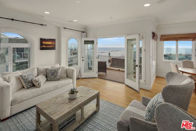 121 15th Street, Manhattan Beach, California 90266, 3 Bedrooms Bedrooms, ,4 BathroomsBathrooms,Residential,Sold,15th,22192181