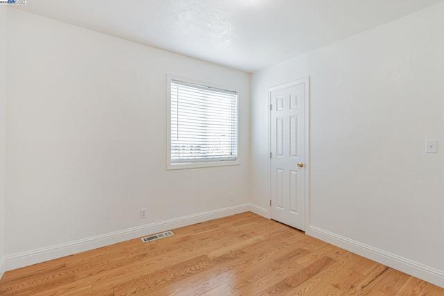 2940 Somerset Ave, Castro Valley CA: https://media.crmls.org/mediaz/73b95775-39f9-4434-8e46-e3567ac58950.jpg