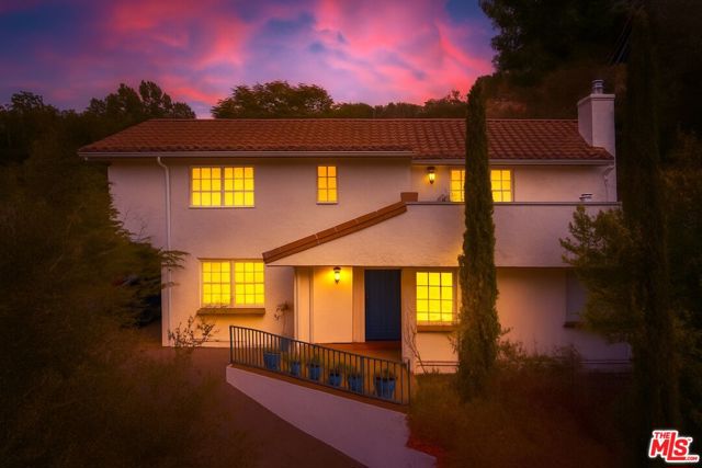 9732 Rotta Avenue, Sunland CA: https://media.crmls.org/mediaz/73b9abd5-a7cf-4c61-ad09-af3c68170aa4.jpg