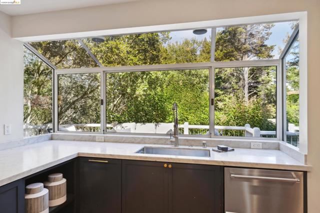 Image 16 of 59 For 5980 Harbord Dr