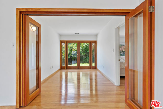 5422 Selmaraine Drive photo 8
