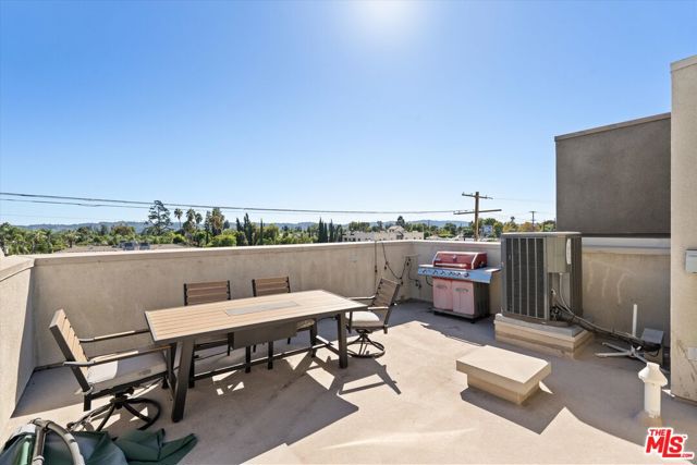 13225 Victory Boulevard photo 29