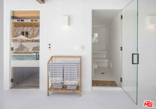 27405 Pacific Coast Highway, Malibu CA: https://media.crmls.org/mediaz/73bb0221-5089-4118-ba38-40eb2e4c3ea7.jpg