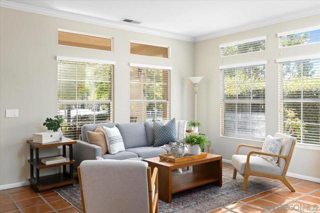 2385 Amber Oak Ln, Escondido CA: https://media.crmls.org/mediaz/73bbd2ff-cd05-4bc7-8f0a-71a060ff991d.jpg