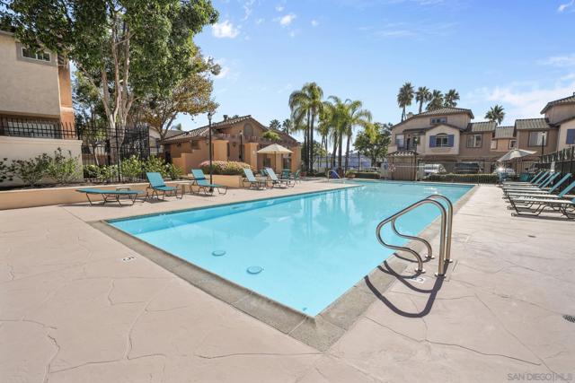 11378 Via Rancho San Diego, El Cajon CA: https://media.crmls.org/mediaz/73bc1d0c-26bc-4485-be30-6db5e6c27299.jpg