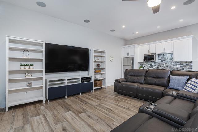617 9Th St, Coronado CA: https://media.crmls.org/mediaz/73bc62cf-0ed9-44bf-95de-199ab930f7d0.jpg