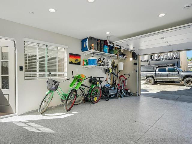 938 Opal St, San Diego CA: https://media.crmls.org/mediaz/73bc7c5e-1cb4-4136-af8a-7e02d7f4701f.jpg